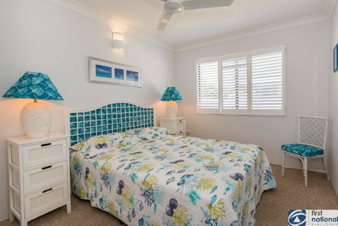 VIEWS VIEWS VIEWS! Front Top Floor Waterfront Unit - Chnook Apartments South Esp, Bongaree - 2032 Olympic Games 2