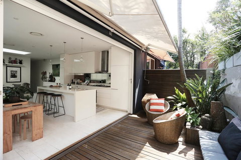 Walk To Beach From This Stylish Bronte Oasis W AC, Wifi And Free Parking - 2032 Olympic Games 0