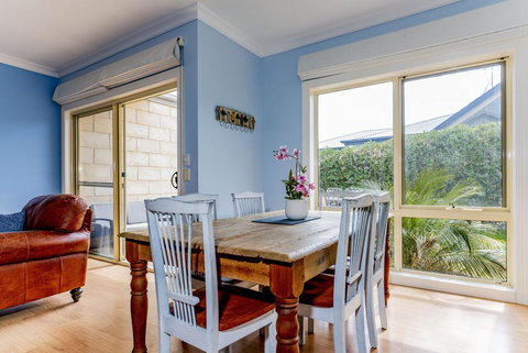 WALKIN ON SUNSHINE - STROLL TO BEACH BREAK - 2032 Olympic Games 1