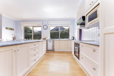 WALKIN ON SUNSHINE - STROLL TO BEACH BREAK - 2032 Olympic Games 2