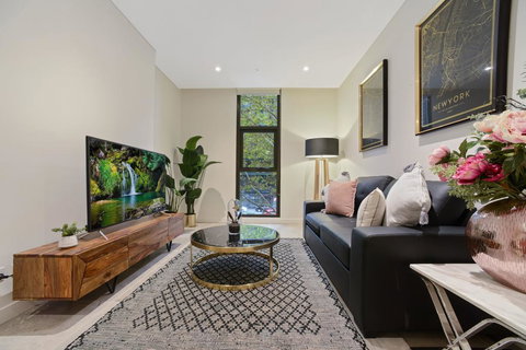 Walking To Darling Harbour, ICC,QVB, Shopping Mall - 2032 Olympic Games 0