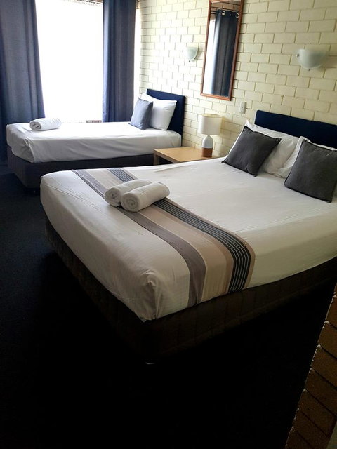 Twin Pines Motel - 2032 Olympic Games 3