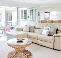 Relax at Bokarina Beach House Walk to Beach Relax by the pool - 2032 Olympic Games