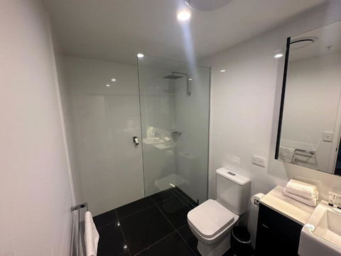 1BR Apt With Parking And Pool Near Shops - 2032 Olympic Games 4