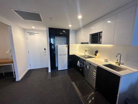 1BR Apt With Parking And Pool Near Shops - 2032 Olympic Games 3