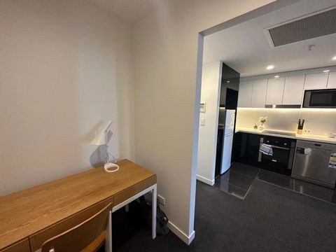 1BR Apt With Parking And Pool Near Shops - 2032 Olympic Games 1