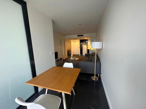 1BR Apt With Parking And Pool Near Shops - 2032 Olympic Games 2