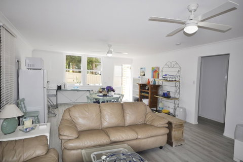 Retro Beach Flat - 2032 Olympic Games 3