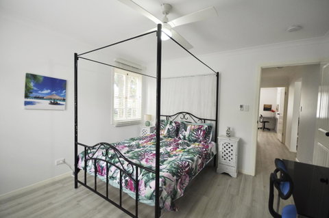 Retro Beach Flat - 2032 Olympic Games 8