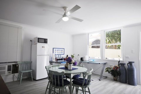 Retro Beach Flat - 2032 Olympic Games 12