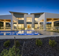 Luxury Canal Front Holiday House - 2032 Olympic Games