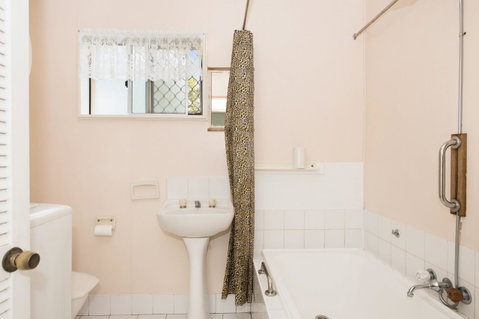 Lowset, Pet Friendly Cottage - Sunset Ave, Bongaree - 2032 Olympic Games 17
