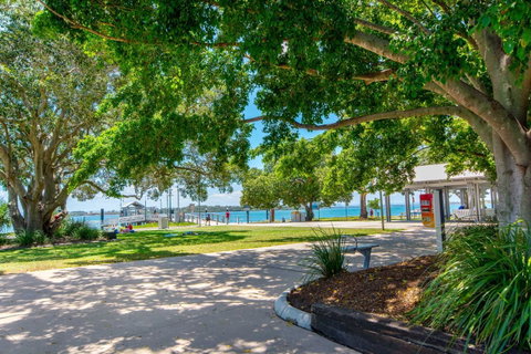 Lowset, Pet Friendly Cottage - Sunset Ave, Bongaree - 2032 Olympic Games 3