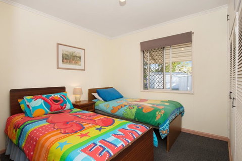 Lowset, Pet Friendly Cottage - Sunset Ave, Bongaree - 2032 Olympic Games 7