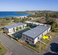 2 'The Dunes' 38 Marine Drive - pool tennis court and so close to the beach - 2032 Olympic Games