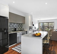 2 Bedroom Townhouse - Family  Corporate Bookings Only - 2032 Olympic Games
