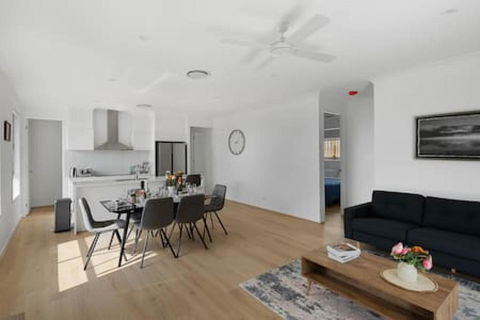 Brandnew 4BR Modern Family Home Park Ridge - 2032 Olympic Games 3