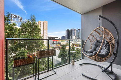 Cosy 2-Bed With Pool Bbq Area And Secure Parking - 2032 Olympic Games 3