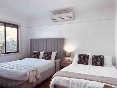 D139 Norfolk Cottage Stay - 2032 Olympic Games 1