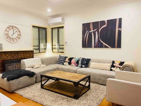 D139 Norfolk Cottage Stay - 2032 Olympic Games 4