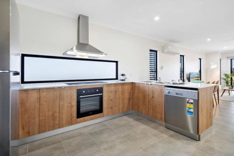 DAYDREAMING Airlie Beach, Water Views & Only 200m To Boardwalk. - 2032 Olympic Games 4