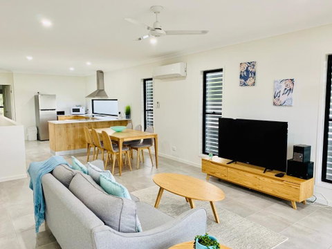 DAYDREAMING Airlie Beach, Water Views & Only 200m To Boardwalk. - 2032 Olympic Games 0