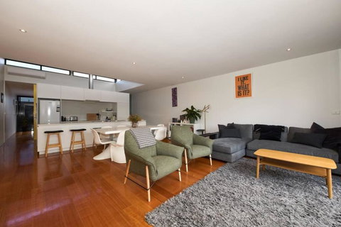 Debonair Townhouse - 150 Metres To Beach - 2032 Olympic Games 1