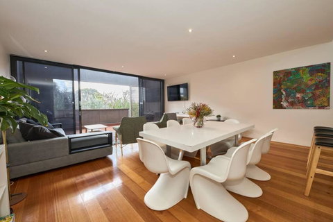 Debonair Townhouse - 150 Metres To Beach - 2032 Olympic Games 3