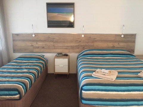 A & A Motel - 2032 Olympic Games 3