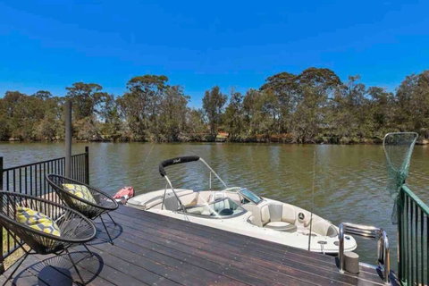 DOCK 08 Riverside Entertainer Pets Welcome - 2032 Olympic Games 0