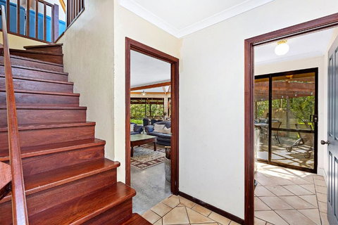 Eagle Bay Beach Lodge - 1 Street Back From Stunning Eagle Bay! - 2032 Olympic Games 3