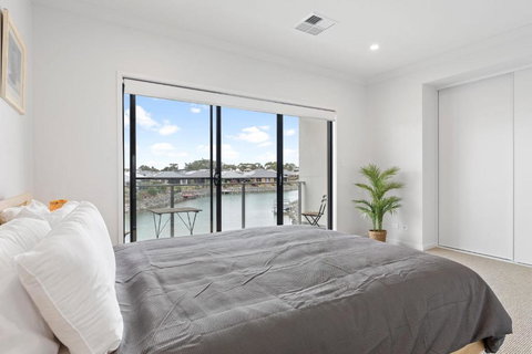 East Meets West At Victor U3-13 Central Dr VH-No Linen Included - 2032 Olympic Games 2