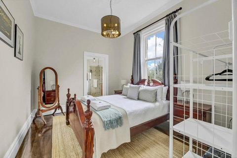 Edwina Suite II - Fireplace, Elegant Heritage Home - 2032 Olympic Games 2