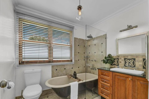 Edwina Suite II - Fireplace, Elegant Heritage Home - 2032 Olympic Games 3