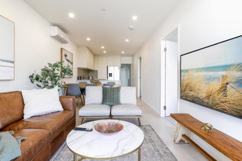 Elegant 2-Bed Apartment With Stunning Views - 2032 Olympic Games 3