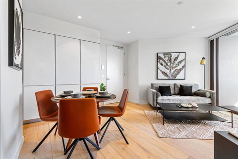 Elegant 2-Bed Apartment With Expansive City Views - 2032 Olympic Games 1