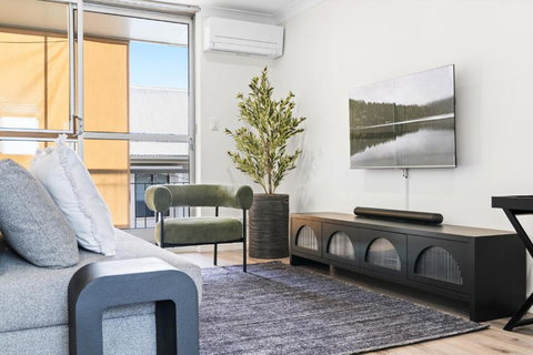 Elegant 2-Bed With Balcony By Parks And Amenities - 2032 Olympic Games 0