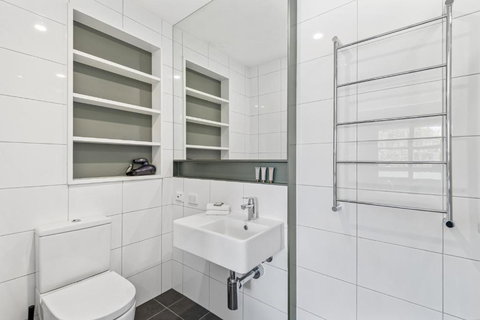 Elegant St Kilda Studio Close To The Beach - 2032 Olympic Games 3