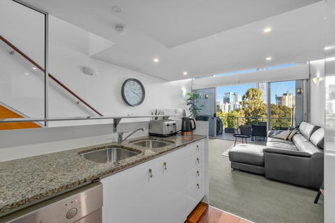 Entire 2 Bedroom Penthouse With Carpark - 2032 Olympic Games 0