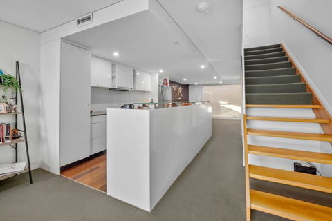 Entire 2 Bedroom Penthouse With Carpark - 2032 Olympic Games 2