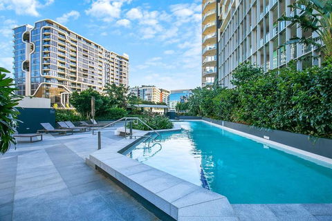 Fall In Love With Waterfront Resort-style Living - 2032 Olympic Games 2