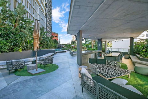 Fall In Love With Waterfront Resort-style Living - 2032 Olympic Games 3