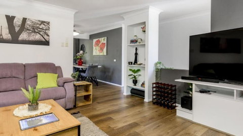 Family Holiday Home Upstairs Only - 2032 Olympic Games 3