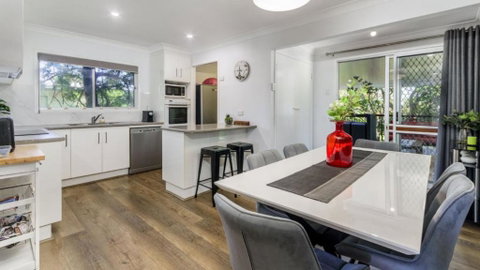 Family Holiday Home Upstairs Only - 2032 Olympic Games 4