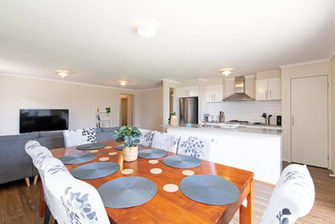 Family Home For A Fiesta - 2032 Olympic Games 0