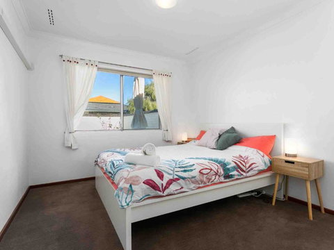 Getaway Villa 2br, Sleeps 4, Near Beach - 2032 Olympic Games 1