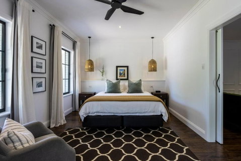 MAIN STREET RETREAT - King BRs, Comp Minibar, Breakfast Prov, Fireplaces - 2032 Olympic Games 1