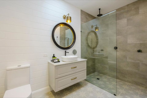MAIN STREET RETREAT - King BRs, Comp Minibar, Breakfast Prov, Fireplaces - 2032 Olympic Games 2
