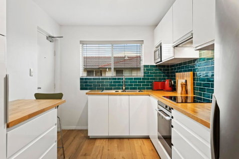 Mid-Century Morningside 2-Bed Apartment - 2032 Olympic Games 1