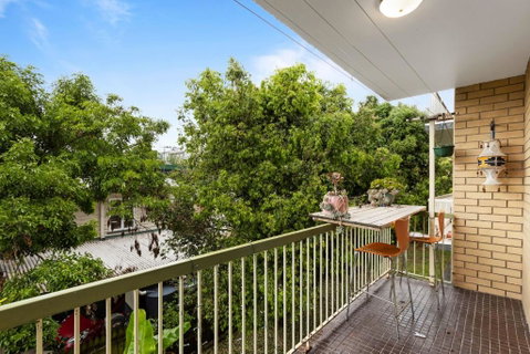 Mid-Century Morningside 2-Bed Apartment - 2032 Olympic Games 3